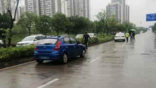 柳州一司机超车一边变道，交警依法认定司机全责！