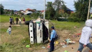 柬埔寨发生翻车事故 致51人受伤