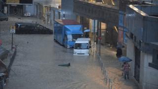 香港黑色暴雨警告信号仍生效，多项特区政府服务暂停