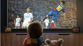 巴萨晒1岁亚马尔看09年欧冠决赛模拟图片，梅西头球锁定胜局