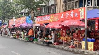成都“粽子街”生意火爆 卖得最好的还是传统味道