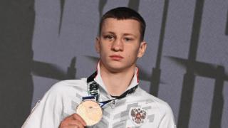 23岁俄罗斯拳击冠军街头见义勇为，右眼被打伤近乎失明！恐不再从事拳击事业