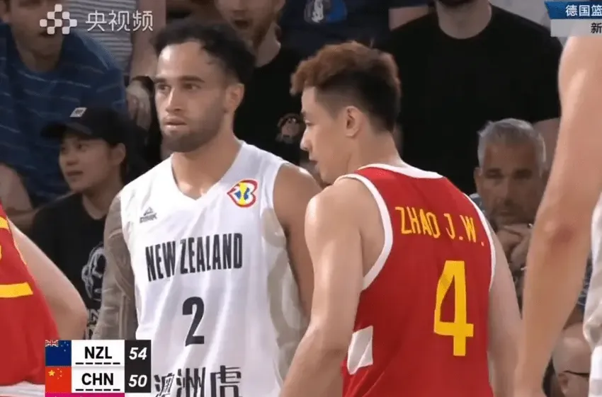 11分大逆转！中国男篮1分险胜新西兰，李凯尔18分+关键抢断定胜局