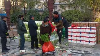 别人家的小区！翡翠城小区业委会给业主发年菜啰