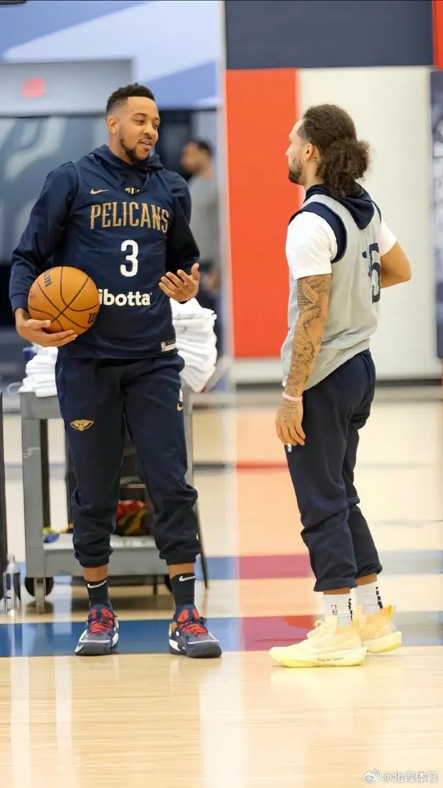 暖心！NBA鹈鹕球员阿尔瓦拉多在球鞋上写“为甘肃祈福”