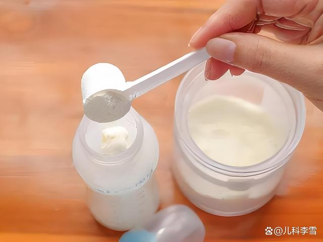 都说母乳好，可为啥现在越来越多的家长，都选择给娃喝奶粉？