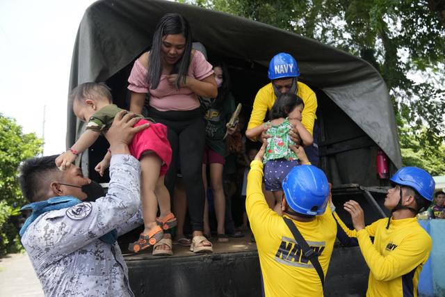 菲律宾：马荣火山附近居民撤离