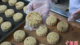 螺蛳粉月饼“出圈” 跨界美食成中国年轻人“新宠”