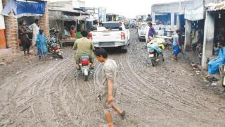 气旋风暴“比尔乔伊”强度减弱 巴基斯坦东南部生活逐步恢复