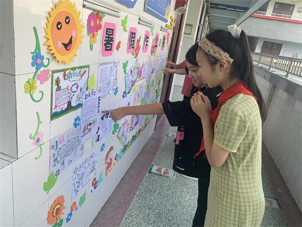 郑州市管城回族区工人第二新村小学举行暑假作业展