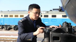 新春走基层｜我的铁路风景——90后指导司机李聪的春运坚守