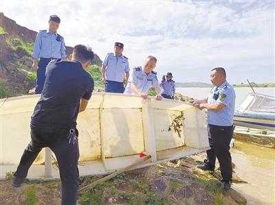 进贤县联合执法打击跨界水域非法捕捞行为