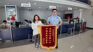 多按了两个零，21元车费付成2100元