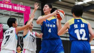 中国女篮历史第一天赋 16岁天才2米27超姚明 女巨人让小伙看懵了