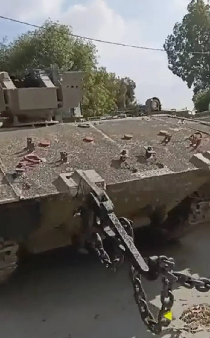 外媒：疑似哈马斯占领以色列军事基地画面曝光 士兵站坦克顶上欢呼