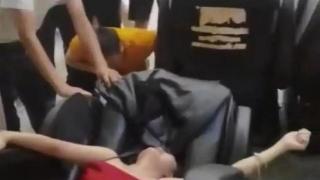 重庆西站一旅客头发被卷入按摩椅