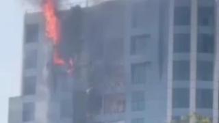 伊朗基什岛一高层建筑发生火灾 暂无人员伤亡
