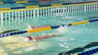 济南高新区丰奥嘉园小学四年级游泳课程结课了！