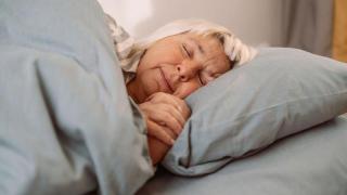 关注老年人失眠问题：睡眠时间减少，醒来的时间提前