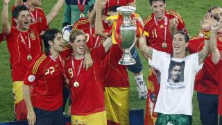 西班牙队仅在08年实现欧洲杯开局三连胜，当届赛事最终夺冠