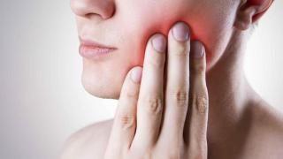 牙痛无法就医，该如何缓解疼痛？这3种方法不妨试试，或能管用！
