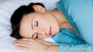 睡觉从来不用枕头的人，身体会发生哪些改变？不妨看看