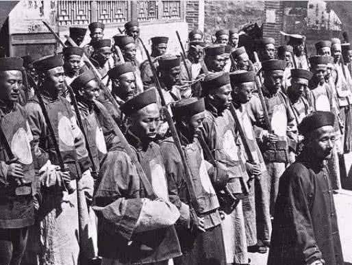 清朝士兵背上的“兵”和“勇”是什么意思