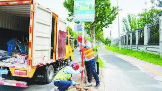 他们头顶骄阳 “汗”卫城市公交出行