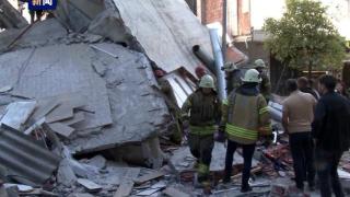 土耳其伊斯坦布尔一居民楼倒塌 有人员被困