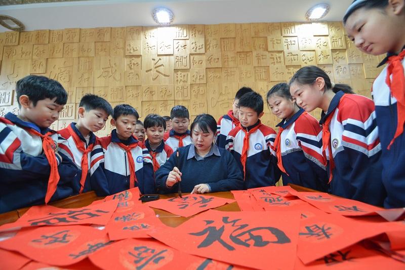 邯郸市邯山区多所学校开展多彩活动迎新年