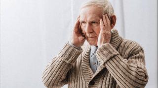 痴呆和饮食有关？医生忠告：60岁以上的老人，晚饭牢记“三不吃”