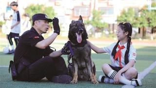 11岁女孩想当警犬训导员