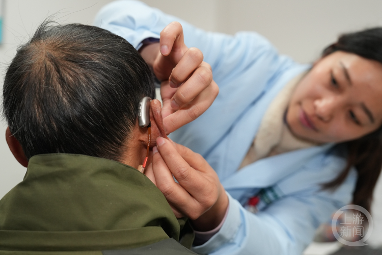 免费适配助听器 北碚60名听障人士重获新“声”