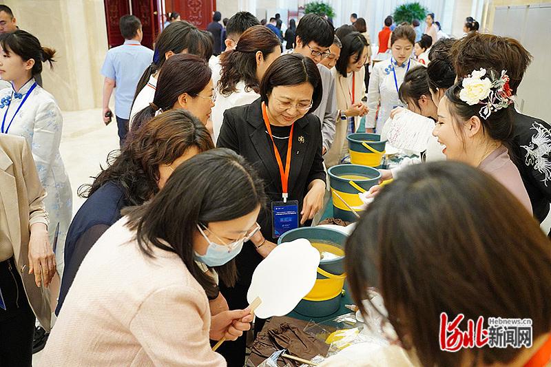 河北青年管理干部学院扎实开展非遗进校园活动