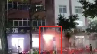 宁夏灵武一烧烤店疑似发生火情 当地回应：不是爆炸，无人员受伤