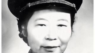 1955年，童养媳变新中国第一位女将军，回乡后她是怎么对待前夫的