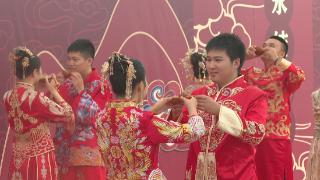1对金婚夫妇、21对年轻新人参与 垫江县第三届中式集体婚礼举行