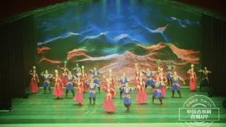 “歌舞之乡”展魅力 大型音舞诗画《掀起你的盖头来——新疆是个好地方》在长春上演