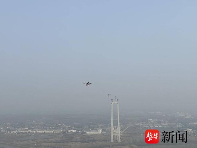 龙潭长江大桥建设史上首次采用“无人机”过江