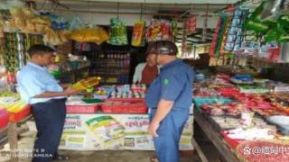 缅甸有关部门进入市场，检查食用油外包装标注是否合规