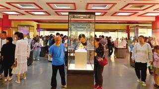 “双节”假期 天津博物馆人流如织