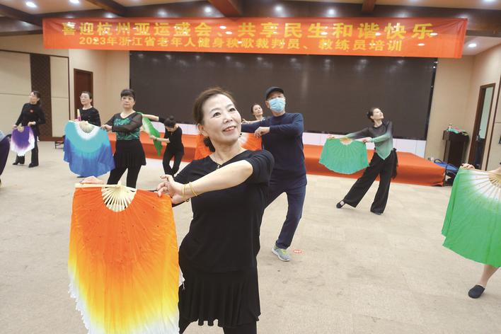 乘着“全民健身日”和杭州亚运会东风 禾城老年人乐动生活