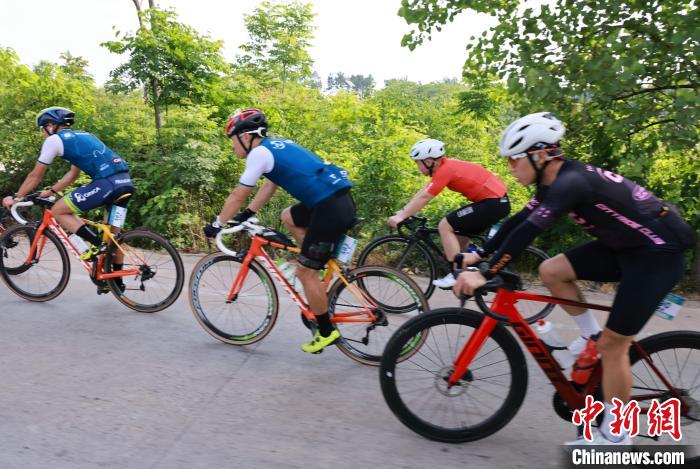 600余名车手挑战宁乡至张家界国家森林公园300公里骑行