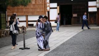 日本大龄剩女迟迟无动于衷，难道就是对“友情婚”情有独钟？