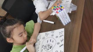 中国人寿漯河分公司举办“同心二十载 聚力新征程”暨“六一”儿童节亲子书画活动