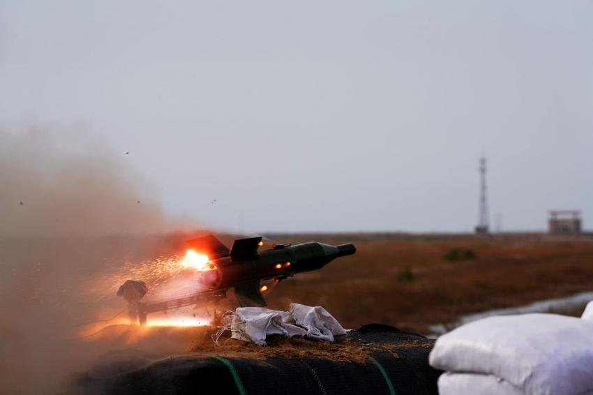 渤海湾畔炮声隆：多兵种跨昼夜协同 多型重火器实弹射击