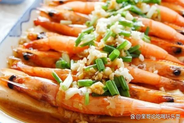 蒜蓉大龙虾，其独特的口感和做法吸引了无数美食爱好者的喜爱