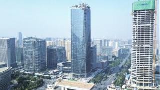山东省大数据产业基地地标建筑穿上“玻璃外衣”