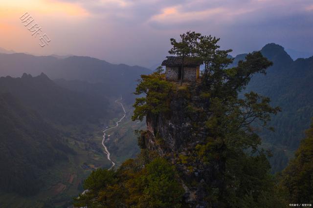 龙头山：登上云端的仙境，体验四季变幻的奇观