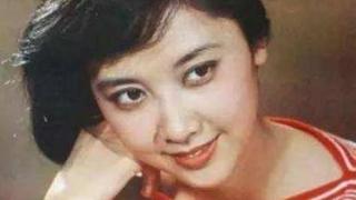 她是内地第一美女，美貌不输林青霞，如今68岁依旧风韵犹存
